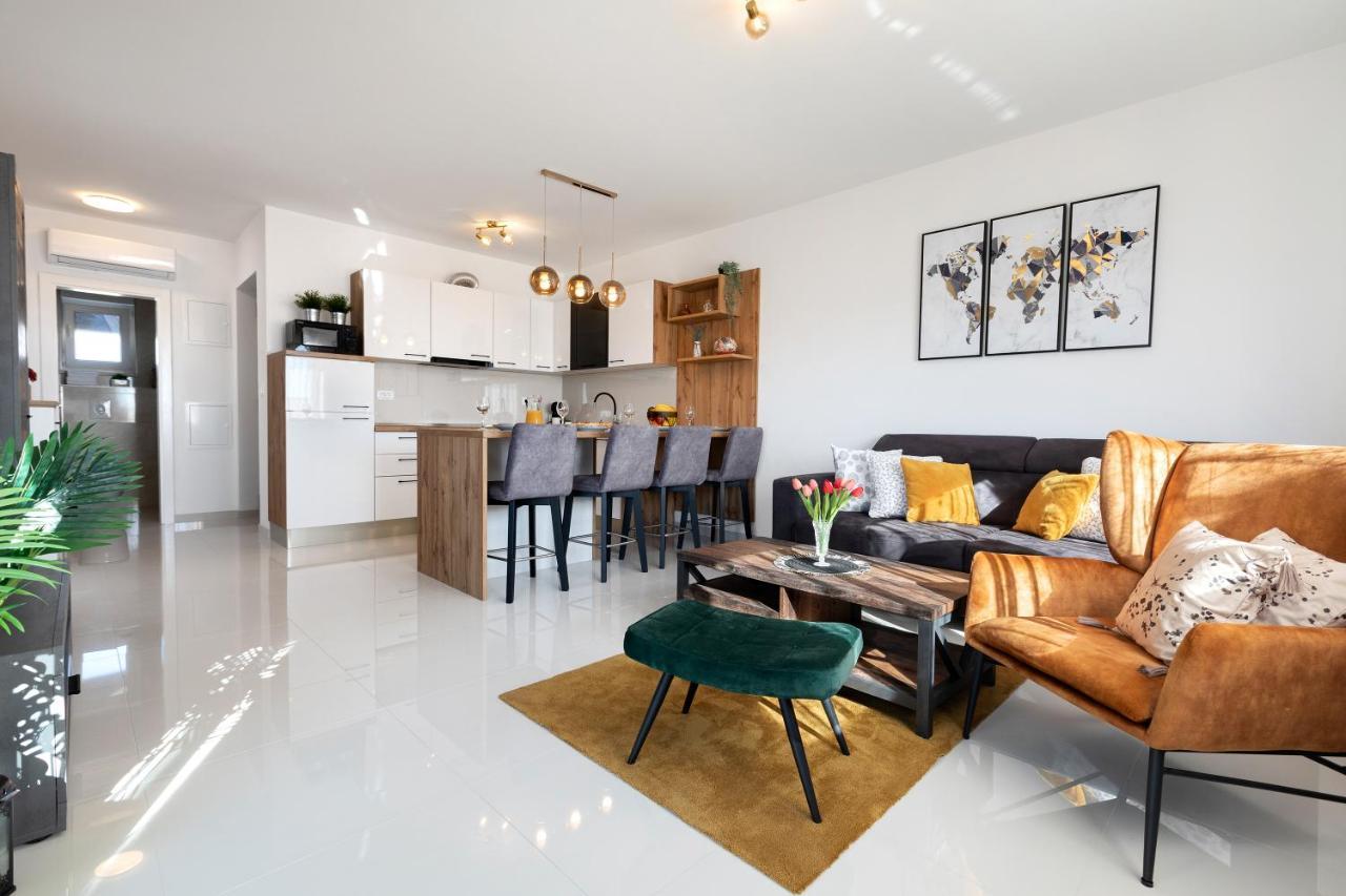 Sunny Island Apartment Trogir Exterior photo