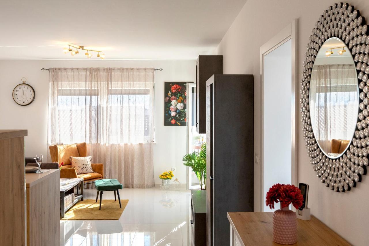 Sunny Island Apartment Trogir Exterior photo